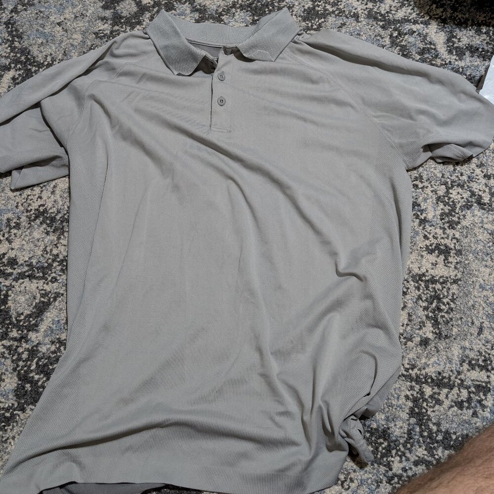 Fabletics Men’s Gray Performance Golf Polo Shirt – Size Large